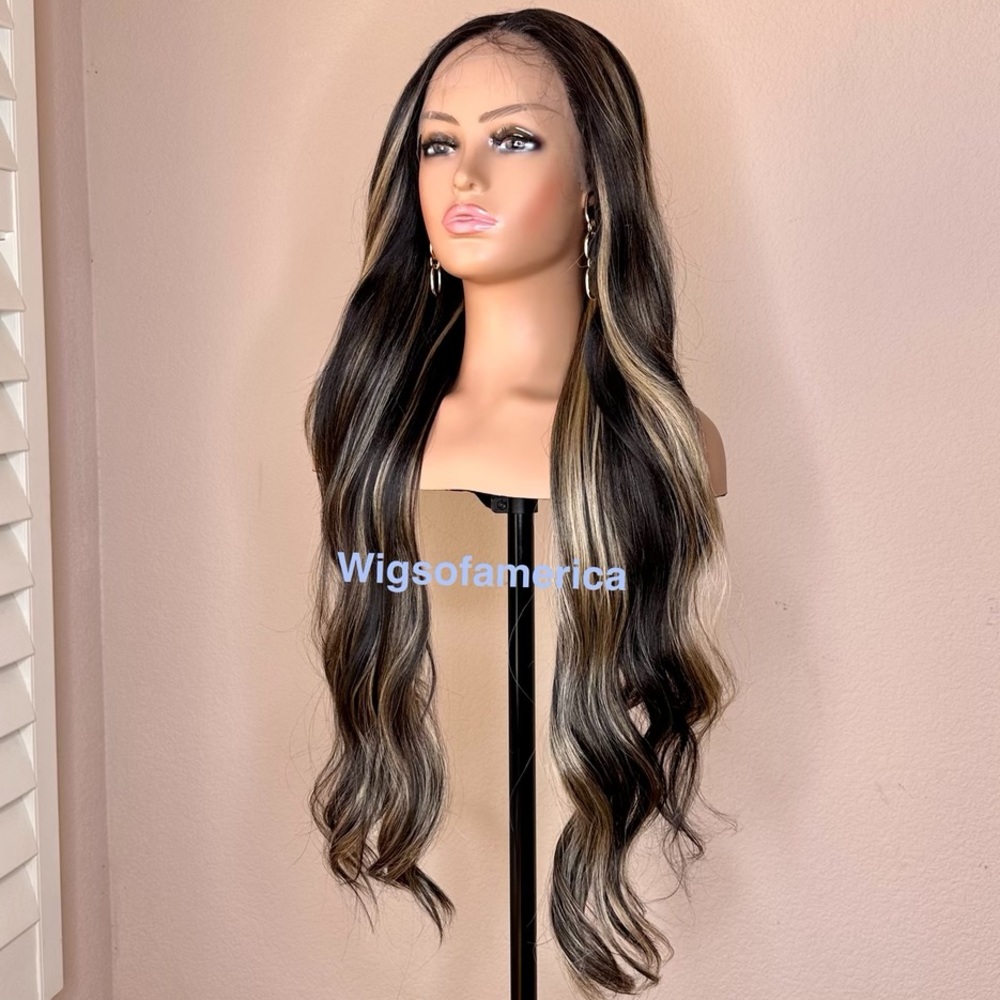 Sandy blonde wig ombré lace front middle part 28 inch long wavy layered